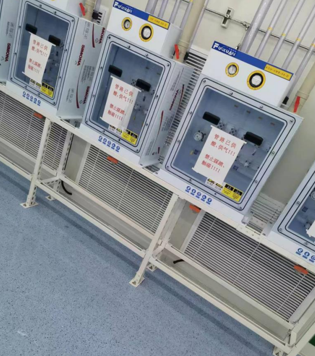 高纯工艺设备现场安装图