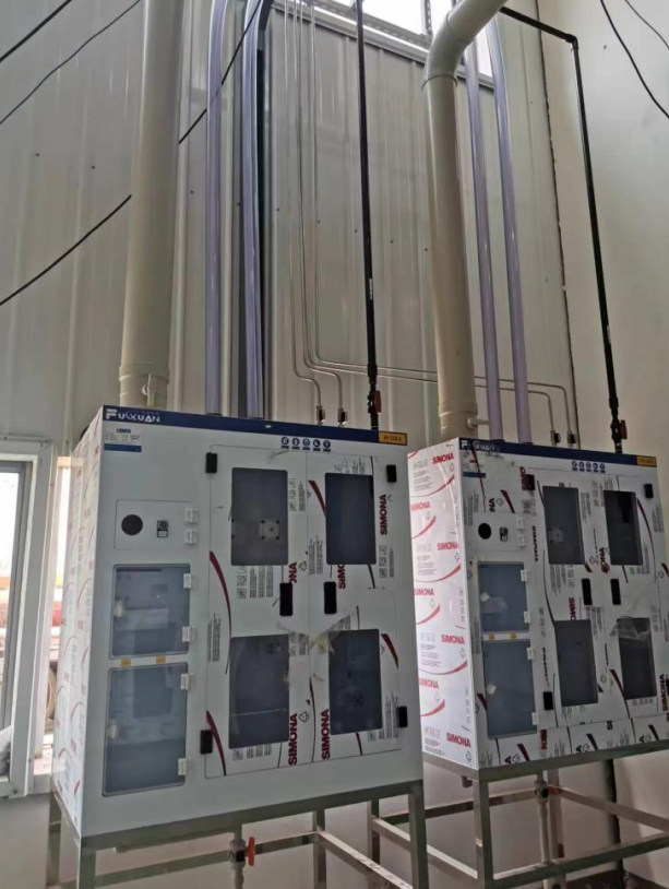 大型设备安装调试现场